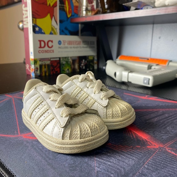 Kids Adidas Shell toe - Picture 3 of 3